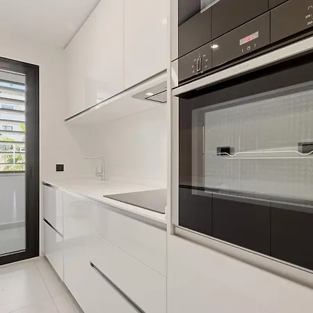 3 Bedroom Flat, Pool & Sea Views At Hills * Εστεπόνα