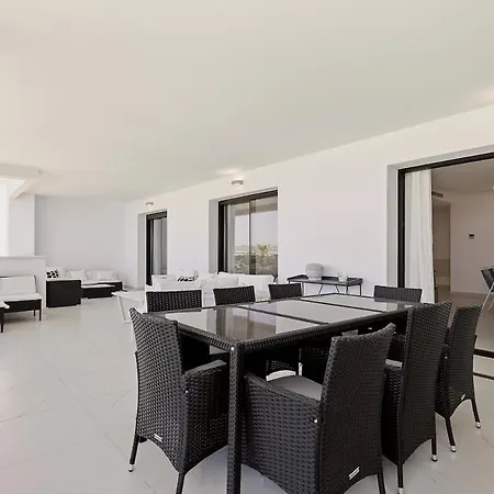 Διαμέρισμα 3 Bedroom Flat, Pool & Sea Views At Hills *