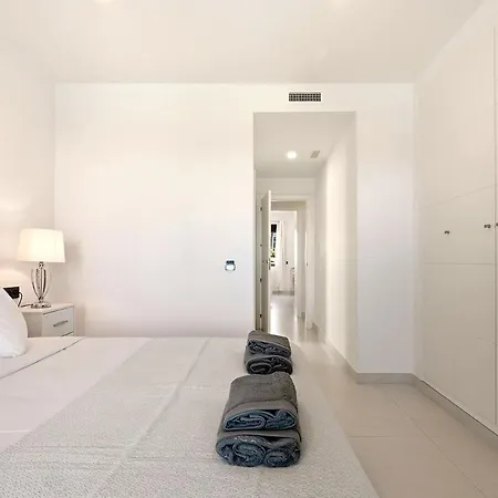 3 Bedroom Flat, Pool & Sea Views At Hills Διαμέρισμα