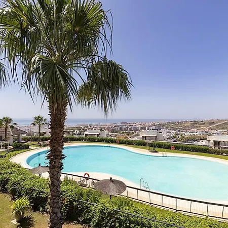 3 Bedroom Flat, Pool & Sea Views At Hills Εστεπόνα
