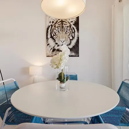 3 Bedroom Flat, Pool & Sea Views At Hills Εστεπόνα