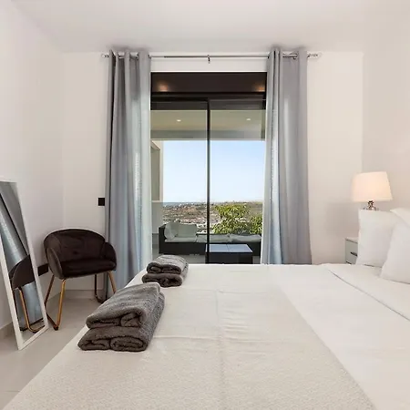 3 Bedroom Flat, Pool & Sea Views At Hills