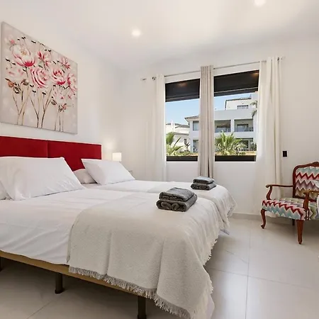 3 Bedroom Flat, Pool & Sea Views At Hills *