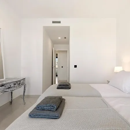 3 Bedroom Flat, Pool & Sea Views At Hills Διαμέρισμα Εστεπόνα