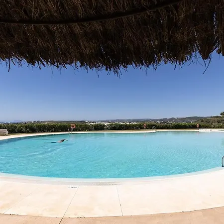 3 Bedroom Flat, Pool & Sea Views At Hills *