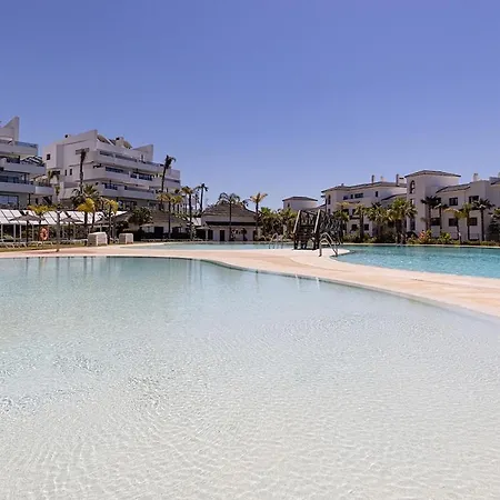 3 Bedroom Flat, Pool & Sea Views At Hills *