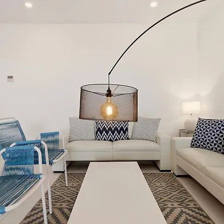 Διαμέρισμα 3 Bedroom Flat, Pool & Sea Views At Hills Εστεπόνα