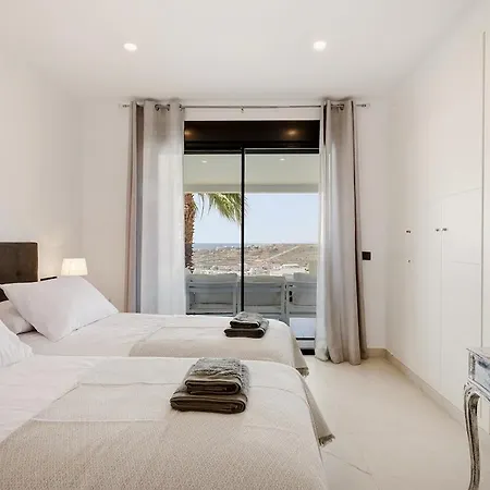 3 Bedroom Flat, Pool & Sea Views At Hills