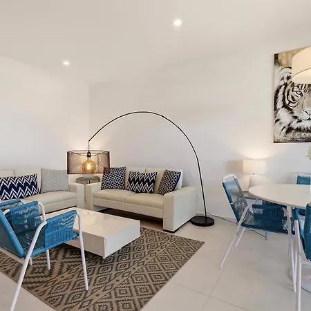 3 Bedroom Flat, Pool & Sea Views At Hills * Εστεπόνα