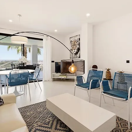 3 Bedroom Flat, Pool & Sea Views At Hills